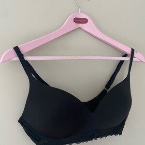Wonderbra Elegant Black Lace Bra